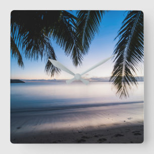 Reloj Cuadrado El cabo marino tropical de la puesta del sol, Fiji