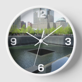 Reloj Cuadrado El Monumento Nacional del 11 de Septiembre