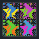 Reloj Cuadrado El rodillo Derby de las mujeres del arte pop<br><div class="desc">Muestre el rodillo Derby de sus mujeres del amor con este diseño del estilo del arte pop.</div>