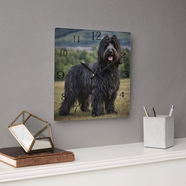 Reloj Cuadrado "Elegancia chismosa: El perro pastor de Bergamasco (Oficina)