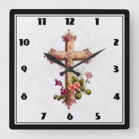 Elegante cruz de madera con flores rosas