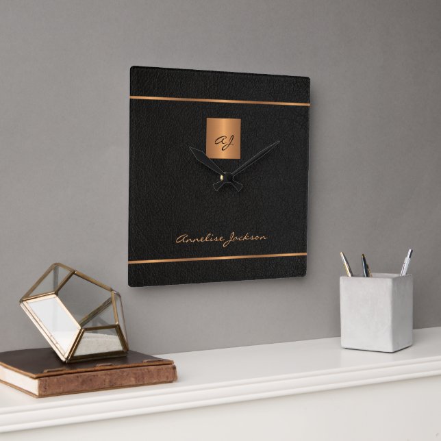 Reloj Cuadrado Elegante escritura en monograma dorado negro nombr (Oficina)