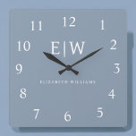 Reloj Cuadrado Elegante Monograma moderno Minimalista azul turbio<br><div class="desc">Presentamos nuestra Dusty Blue Minimalista Monogram Elegant Collection: Eleva tu estilo con sofisticación y encanto intemporal. Nuestra colección presenta diseños minimalistas en un suave y polvoriento matiz azul, realzados con elegantes monogramas adaptados a su gusto personal. Desde la papelería refinada hasta los accesorios versátiles, cada pieza de nuestra colección está...</div>