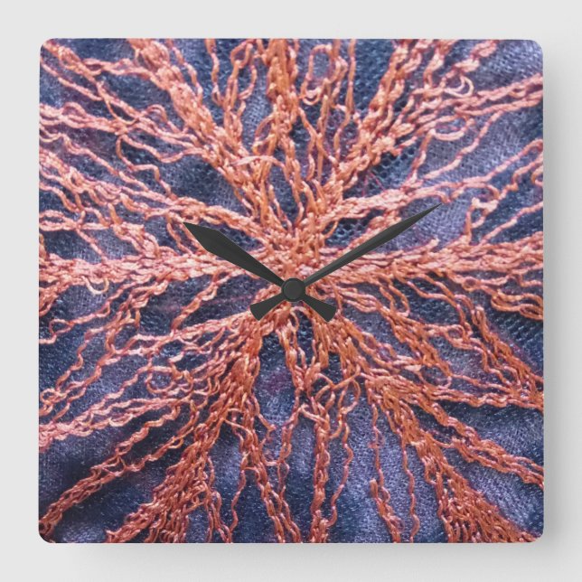 Reloj Cuadrado Elegante naranja quemado de gran tamaño con bordad (Anverso)