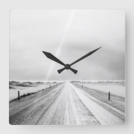 Reloj Cuadrado Encantadoras tierras congeladas en blanco y negro