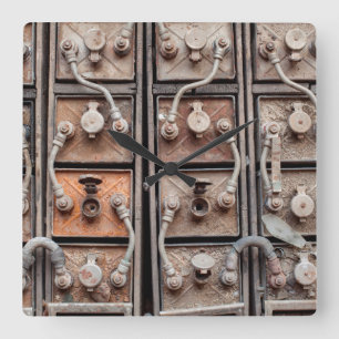 Reloj Cuadrado Equipo industrial en una mina abandonada en Butte