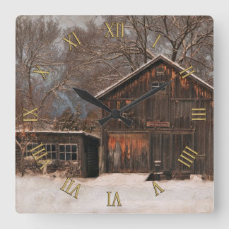 Reloj Cuadrado Escena De Nieve Rústica De Barn Y Cabaña