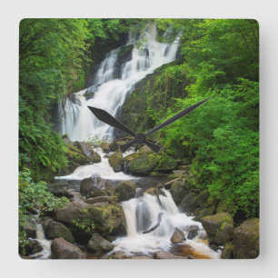 Reloj Cuadrado Escenario de cascada torc, Irlanda