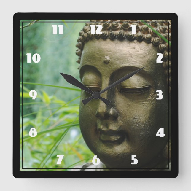Reloj Cuadrado Estatua de Buda Pacífica en un bosque verde deslum (Anverso)