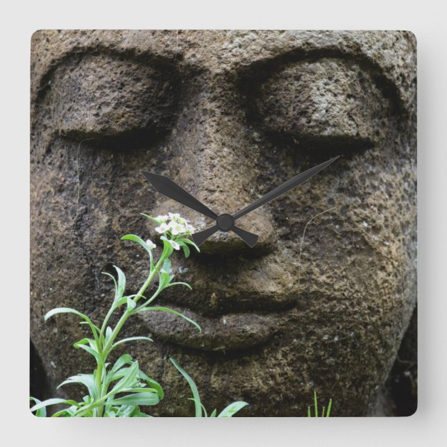 Reloj Cuadrado Estatua de jardín de piedra con flores (Anverso)