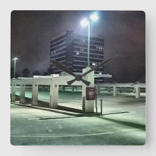 Reloj Cuadrado Estructura de estacionamiento en la azotea de noch