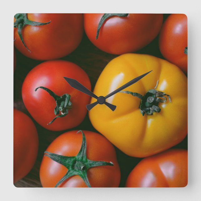 Reloj Cuadrado Farms | Shiny Red & Yellow Tomatoes (Anverso)