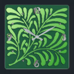 Reloj Cuadrado Fern estilizado de estilo Art Deco, tonos verdes<br><div class="desc">Un estilizado patrón de papel pintado de helecho Art Déco en un gradiente suave,  sombreado y verde sobre un fondo verde esmeralda profundo con números de plata</div>