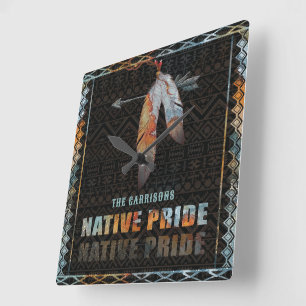 Reloj Cuadrado Flecha tribal retro de pluma del orgullo nativo in