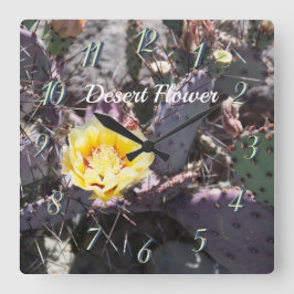 Reloj Cuadrado Flor de cactus amarilla en primavera