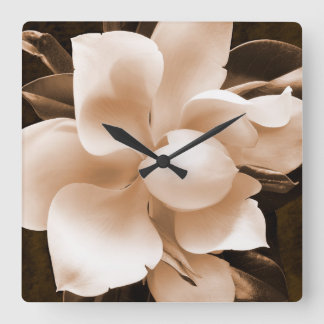 Reloj Cuadrado Flor de Magnolia blanca Sepia fondo negro