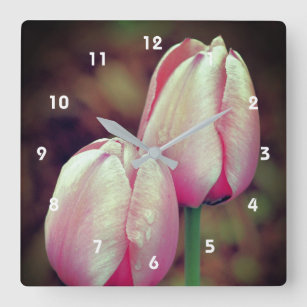 Reloj Cuadrado Flores De Tulipanes Rosadas Con Lluvias  