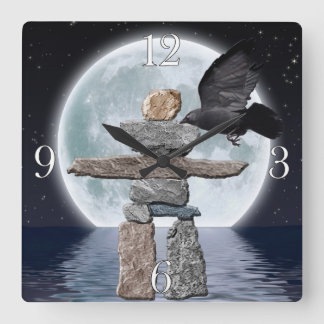 Reloj Cuadrado Flying Crow, Inukshuk y Full Moon Photo Art