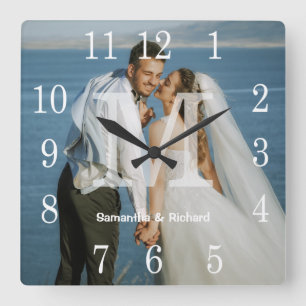 Reloj Cuadrado Foto de boda de pareja con monograma personalizado