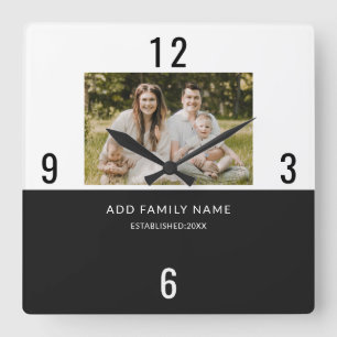 Reloj Cuadrado Foto de nombre de familia minimalista en blanco y