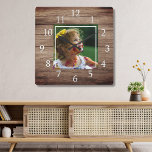 Reloj Cuadrado Foto del Personalizado Rustic Barn Wood<br><div class="desc">Añada la foto de su familia y sus hijos a este reloj rústico de madera de grano para que sea un regalo especial.</div>