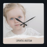 Reloj Cuadrado Foto Minimalista moderna y texto perosnalizado ros<br><div class="desc">Foto Minimalista moderna y texto perosnalizado rosa</div>