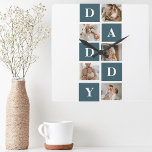 Reloj Cuadrado Fotos y regalos de papi verde de los padres de la<br><div class="desc">Una moderna foto de los padres de un collage es un regalo personalizado que combina múltiples fotos de un padre o una figura del padre de una manera creativa y elegante. Implica seleccionar varias imágenes significativas y organizarlas en un formato de collage, a menudo con diseños superpuestos o similares a...</div>