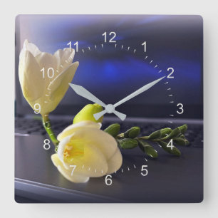 Reloj Cuadrado fresia amarilla blanca