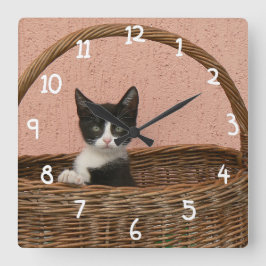 Reloj Cuadrado Gatito adorable en cesta