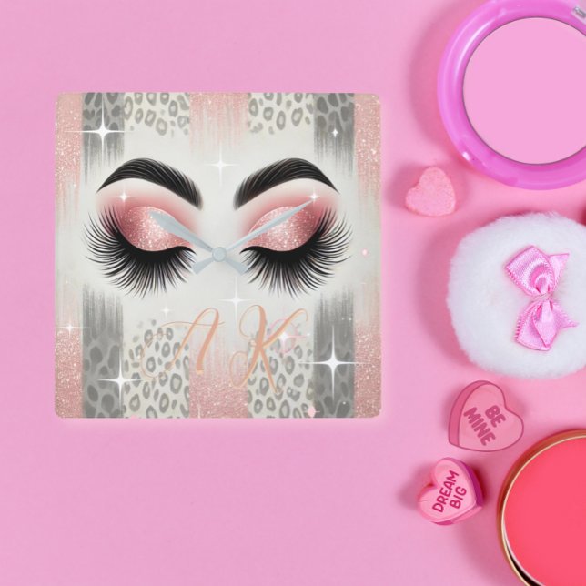 Reloj Cuadrado Glam Purpurina rosa Eyelashes Monograma (Glam pink glitter lashes monogram wall clock — perfect gift for bride, MOH, or beauty lover

)