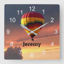 Globo de aire caliente en globo al atardecer perso