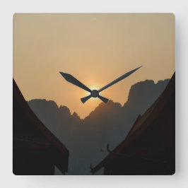 Reloj Cuadrado Golden light on the peaks: sunset in Vang Vieng