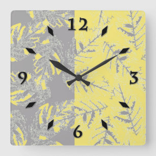 Reloj Cuadrado Gray and yellow leaves on a striped background.