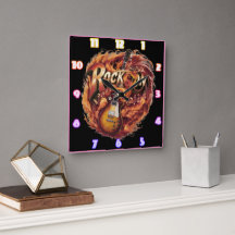 Guitarra en llamas con notas al atardecer