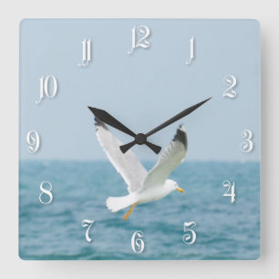 Reloj Cuadrado Gull flying above sea