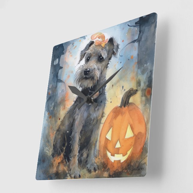 Reloj Cuadrado Halloween Chesapeake Bay Terrier con calabazas (Ángulo)