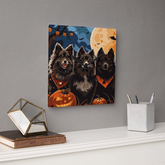Reloj Cuadrado Halloween Lapphund finlandés Spooky (Oficina)