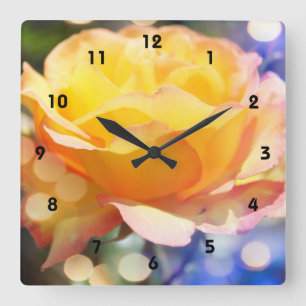 Reloj Cuadrado Hermosa flor de rosa amarilla. Fotografía floral.