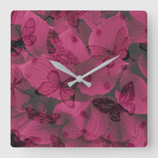 Reloj Cuadrado Hermosas Mariposas En Un Patrón De Hojas Rosadas