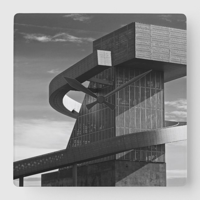 Reloj Cuadrado High School secundaria central, 2017 (Anverso)