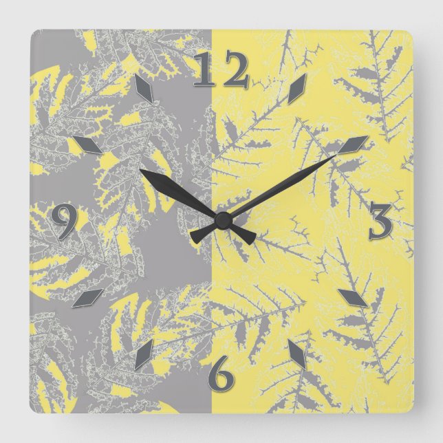 Reloj Cuadrado Hojas grises y amarillas en un fondo rayado. (Anverso)