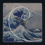 Reloj Cuadrado Hokusai se reúne con Fibonacci, proporción dorada<br><div class="desc">"La Gran Ola" de Hokusai,  el ejemplo perfecto de la espiral de Fibonacci,  la proporción dorada es un "código Fibonacci" para el arte,  la ciencia y las matemáticas. Artistas y científicos fascinantes durante siglos.</div>