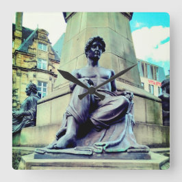 Reloj Cuadrado Hombre medio vestido