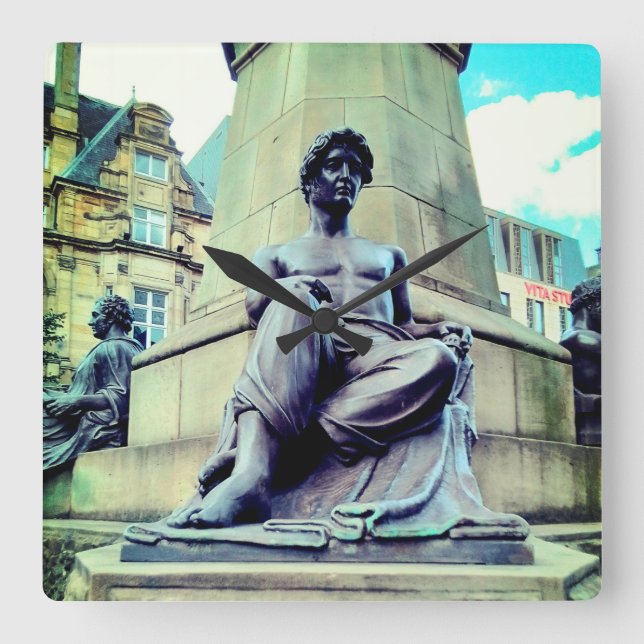 Reloj Cuadrado Hombre medio vestido (Anverso)