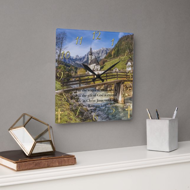 Reloj Cuadrado Iglesia romana 6:23 cerca de la montaña con río (Oficina)
