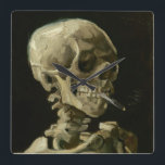 Reloj Cuadrado Jefe de Skeleton con cigarrillo por Van Gogh<br><div class="desc">Cabeza de un Skeleton con Cigarrillo Quemado por Vincent Van Gogh, aceite sobre lienzo 1886, es un estudio de aceite pintado de un cráneo humano y esqueleto superior, en cuya boca el artista insertó un cigarrillo ardiente, produciendo un efecto macabro y humorístico. Probablemente pintado mientras Van Gogh se inscribía en...</div>