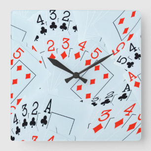Reloj Cuadrado Jugando Las Cartas Entre Las Cinco,