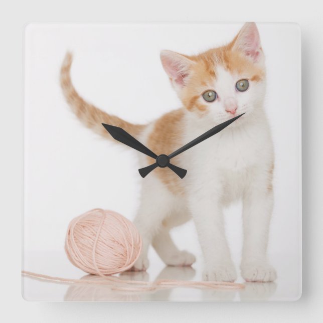 Reloj Cuadrado Kitten Next To Ball Of String (Anverso)