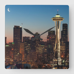 Reloj Cuadrado La bandera americana vuela entre la luna de