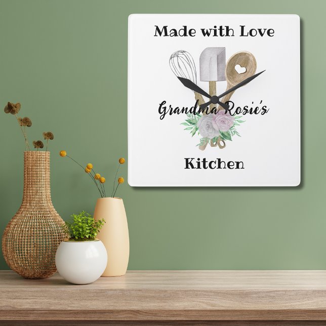 Reloj Cuadrado La cocina de la abuela | Hecho con amor personaliz (Celebrate your love of Grandma's cooking with this custom clock with watercolor kitchen utensils.)
